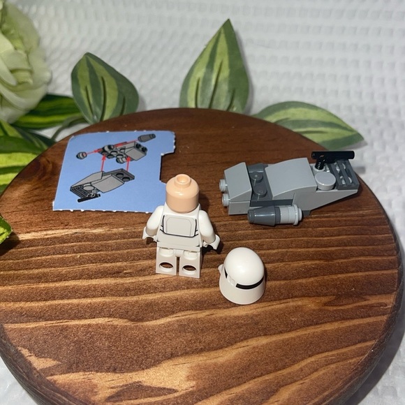 LEGO Star Wars Advent Calendar Set 75184
Any questions just let us know - Picture 3 of 4